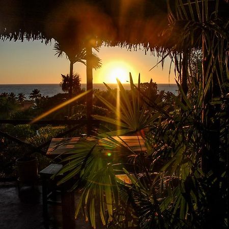 Coucher De Soleil Ambatoloaka  Exterior photo